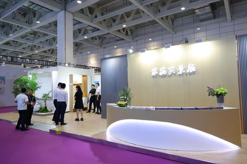 璀璨啟航 2023中國(guó)嬰幼兒照護(hù)服務(wù)行業(yè)發(fā)展大會(huì)暨成果展覽活動(dòng)在濟(jì)召開